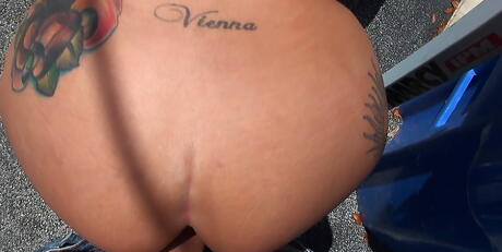 Sultry Jessica fucked after sucking huge rod outside