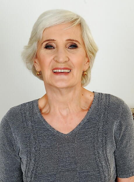 Stunning american grandma Viviana exposes tiny tits and sexy butt 