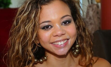 Curious latin Nychole Mac well sucking huge rod and takes a facial 