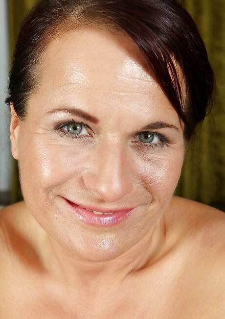 Appealing aged Katherine Ross exhibiting big knockers and jerking off 